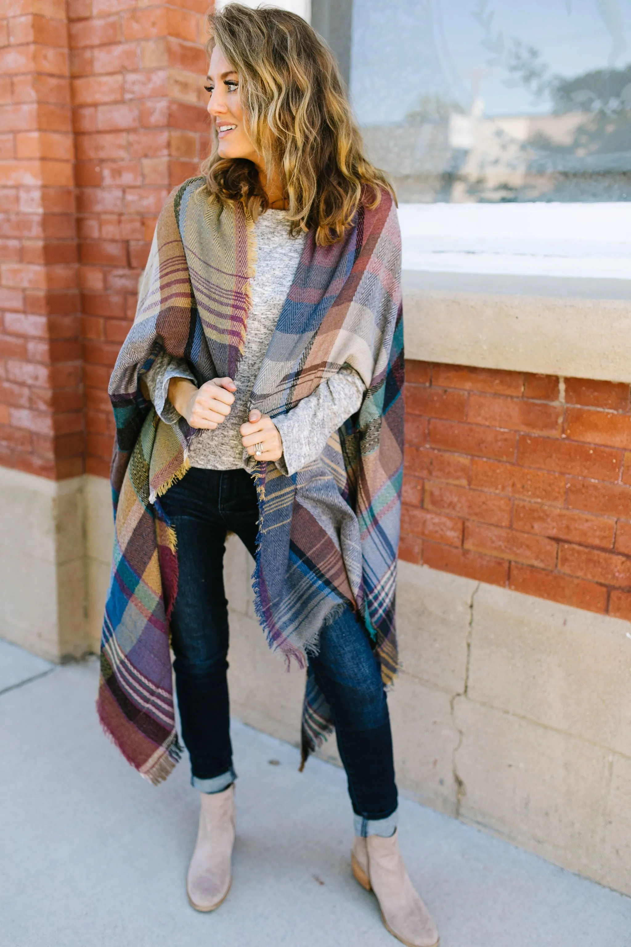 Nacho Basic Plaid Poncho In Camel