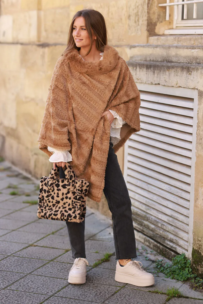 Poncho tout doux camel en fausse fourrure