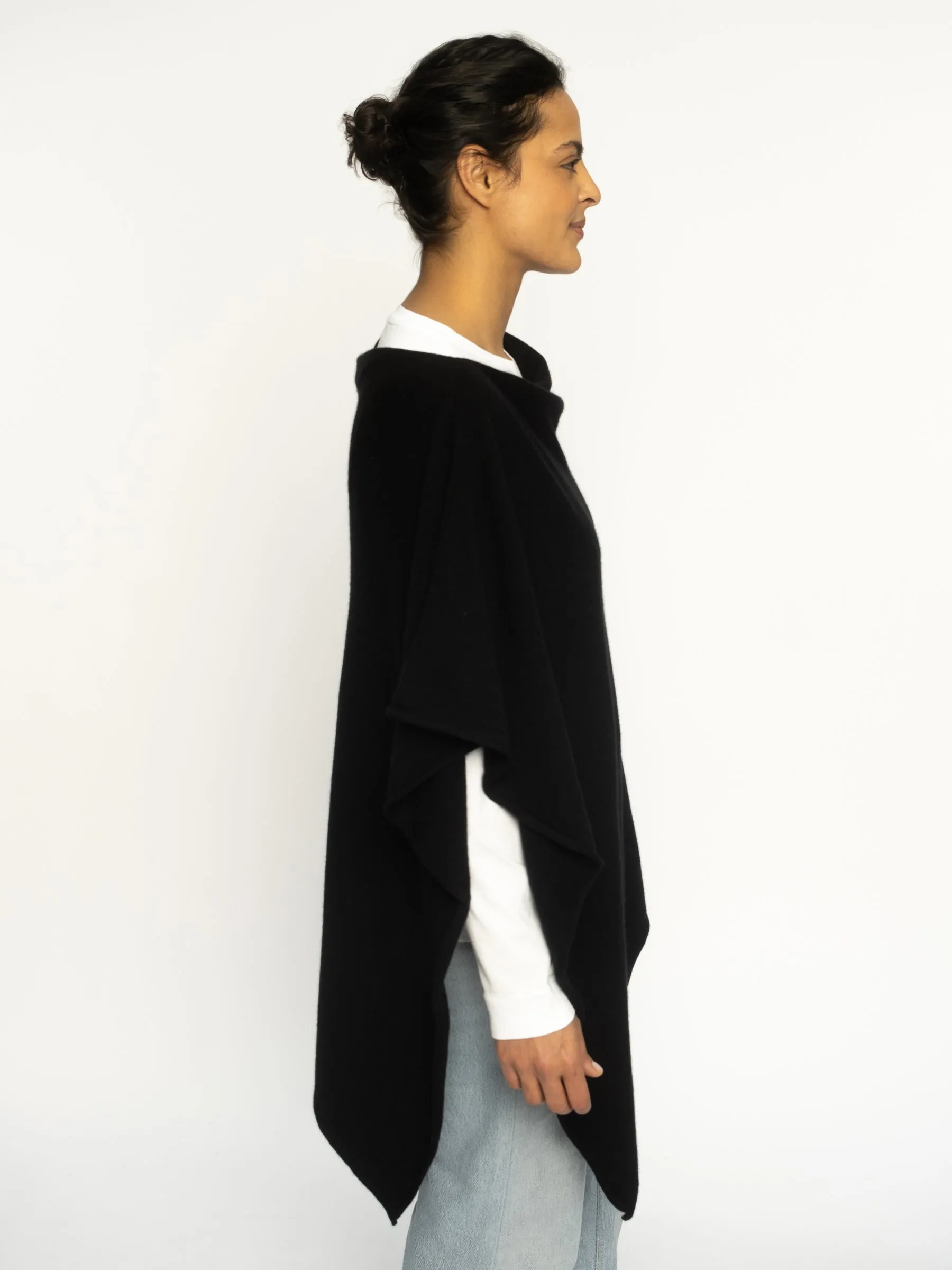 THE CLASSIC PONCHO | Black