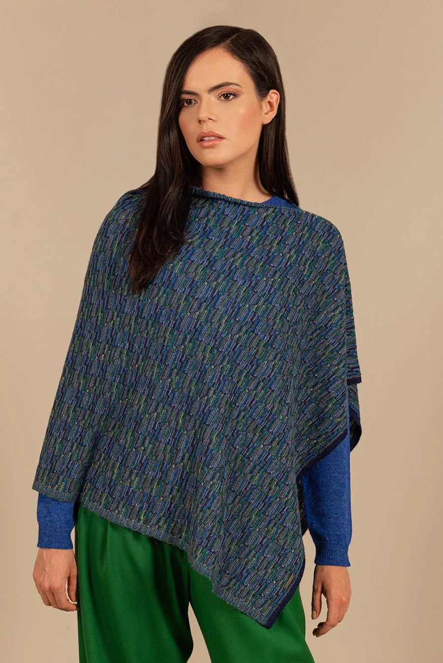 Ucrania Poncho Baby Alpaca Color Bermuda