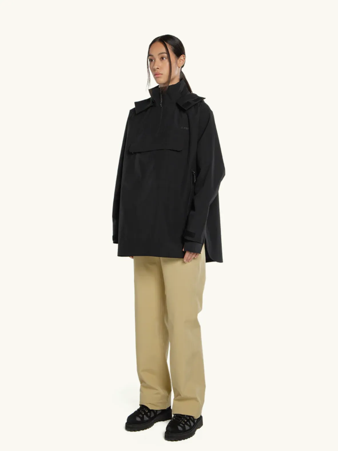 Voss poncho black