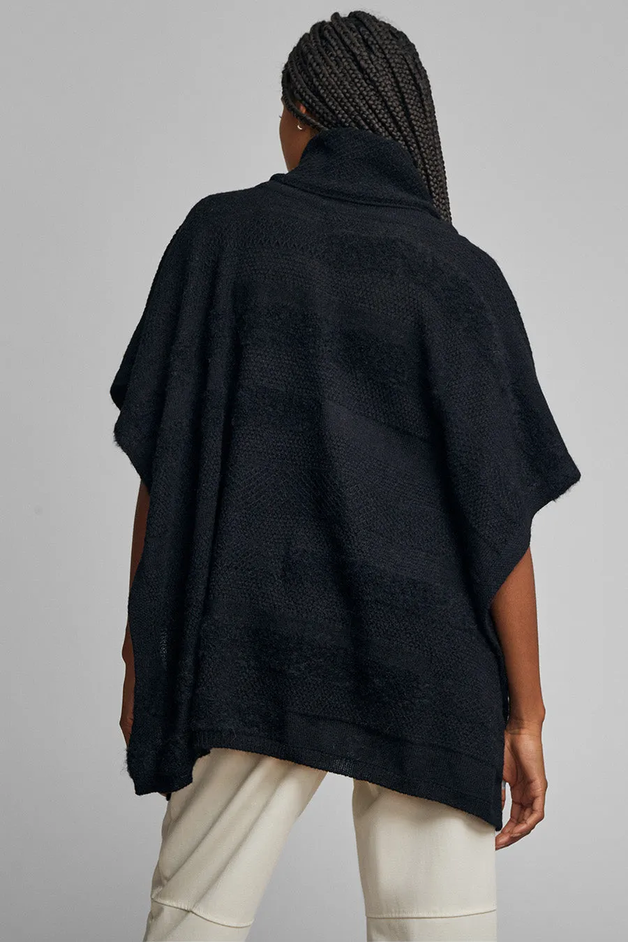 Wannabe Poncho Baby Alpaca Color Black