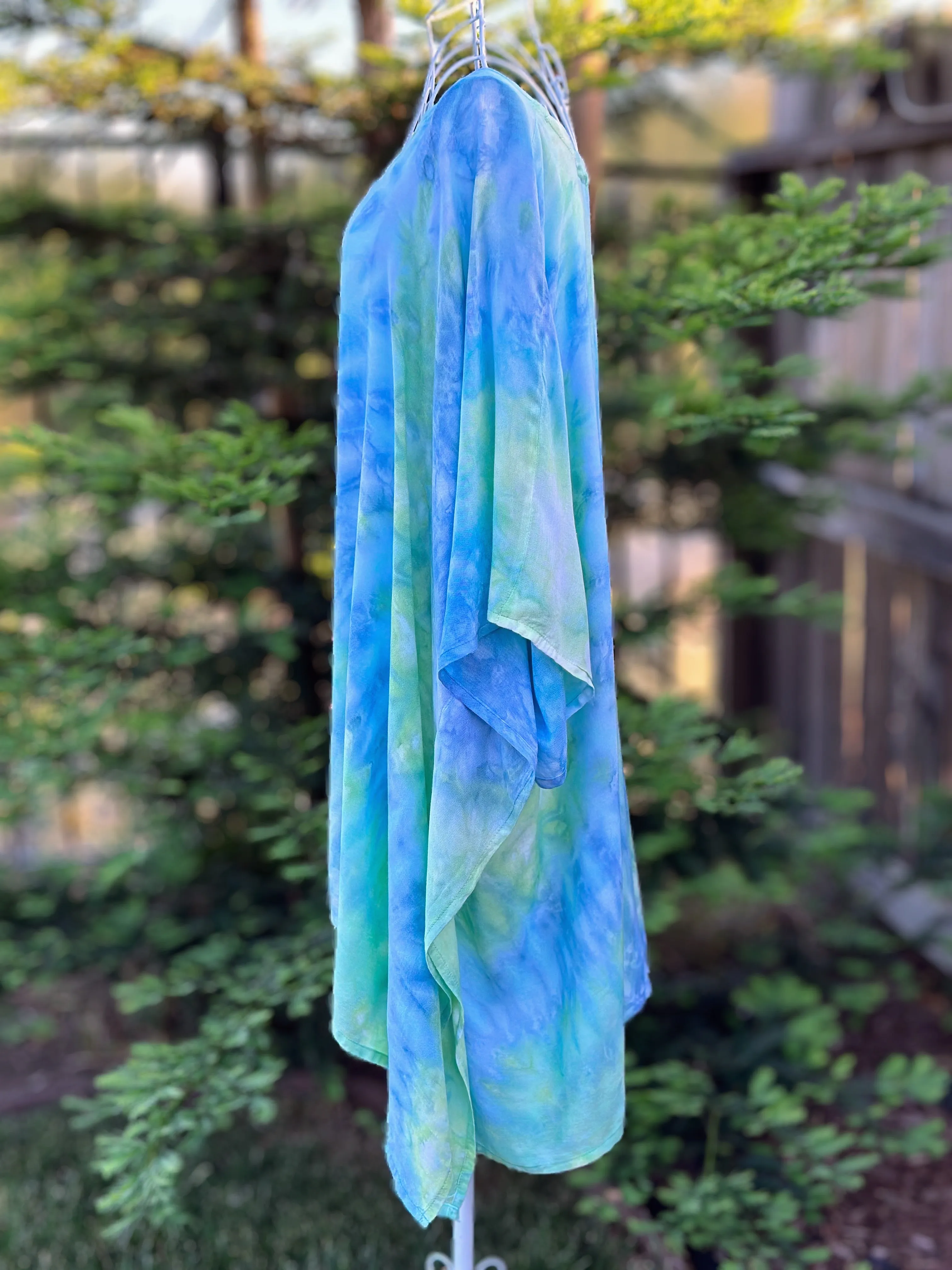 Women’s One Size Plus (XL-3X) Rayon Poncho in ‘Ocean Dreams’