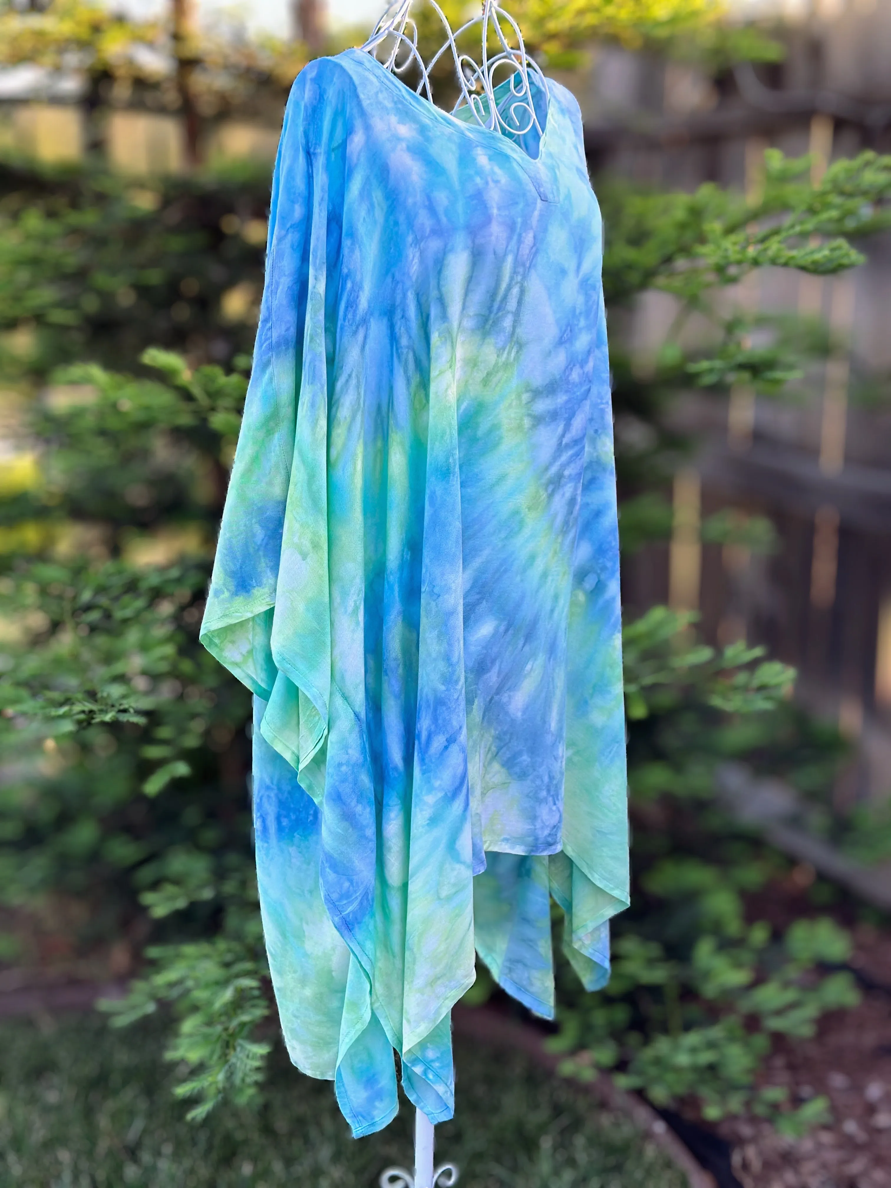 Women’s One Size Plus (XL-3X) Rayon Poncho in ‘Ocean Dreams’