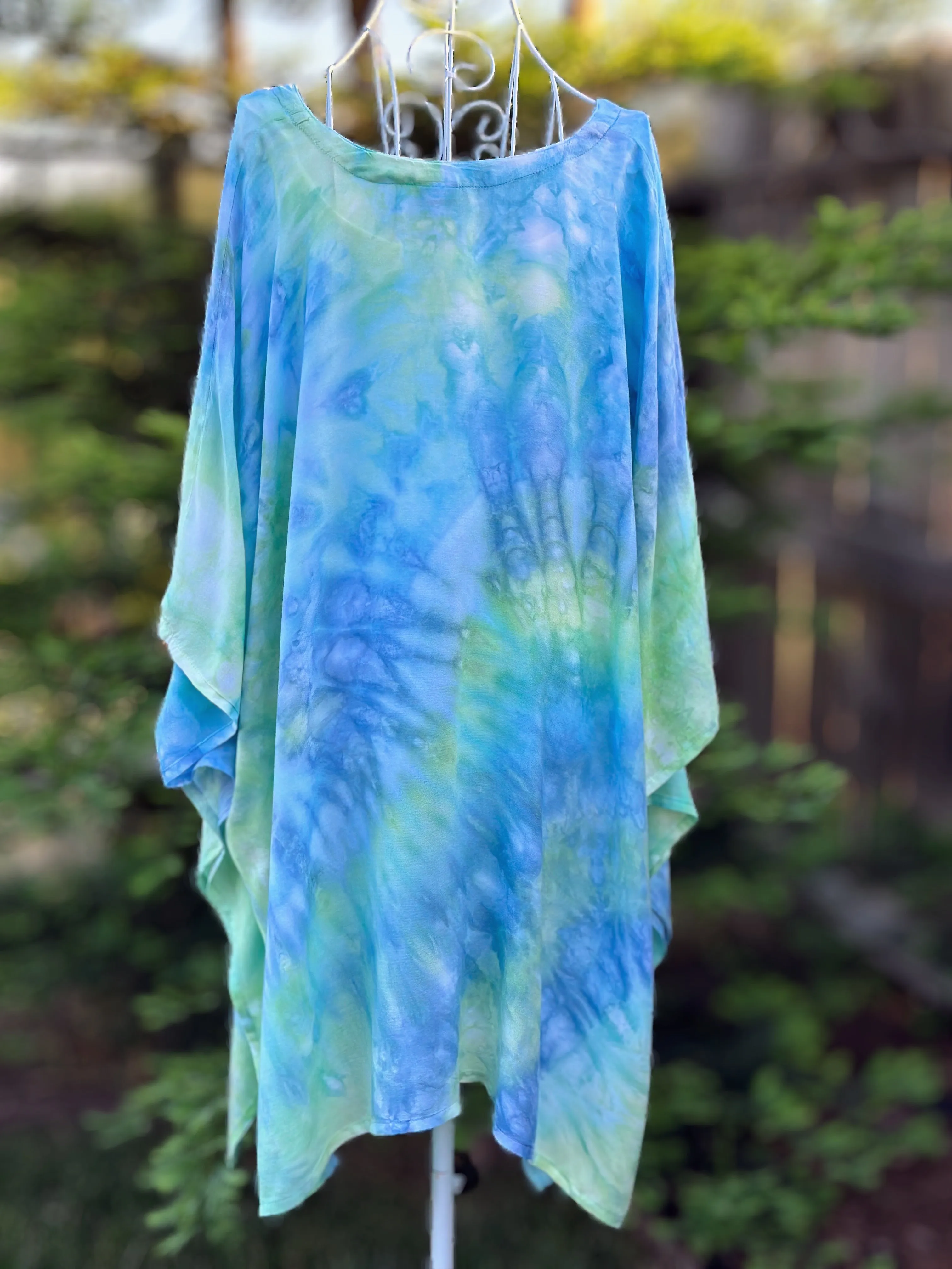 Women’s One Size Plus (XL-3X) Rayon Poncho in ‘Ocean Dreams’